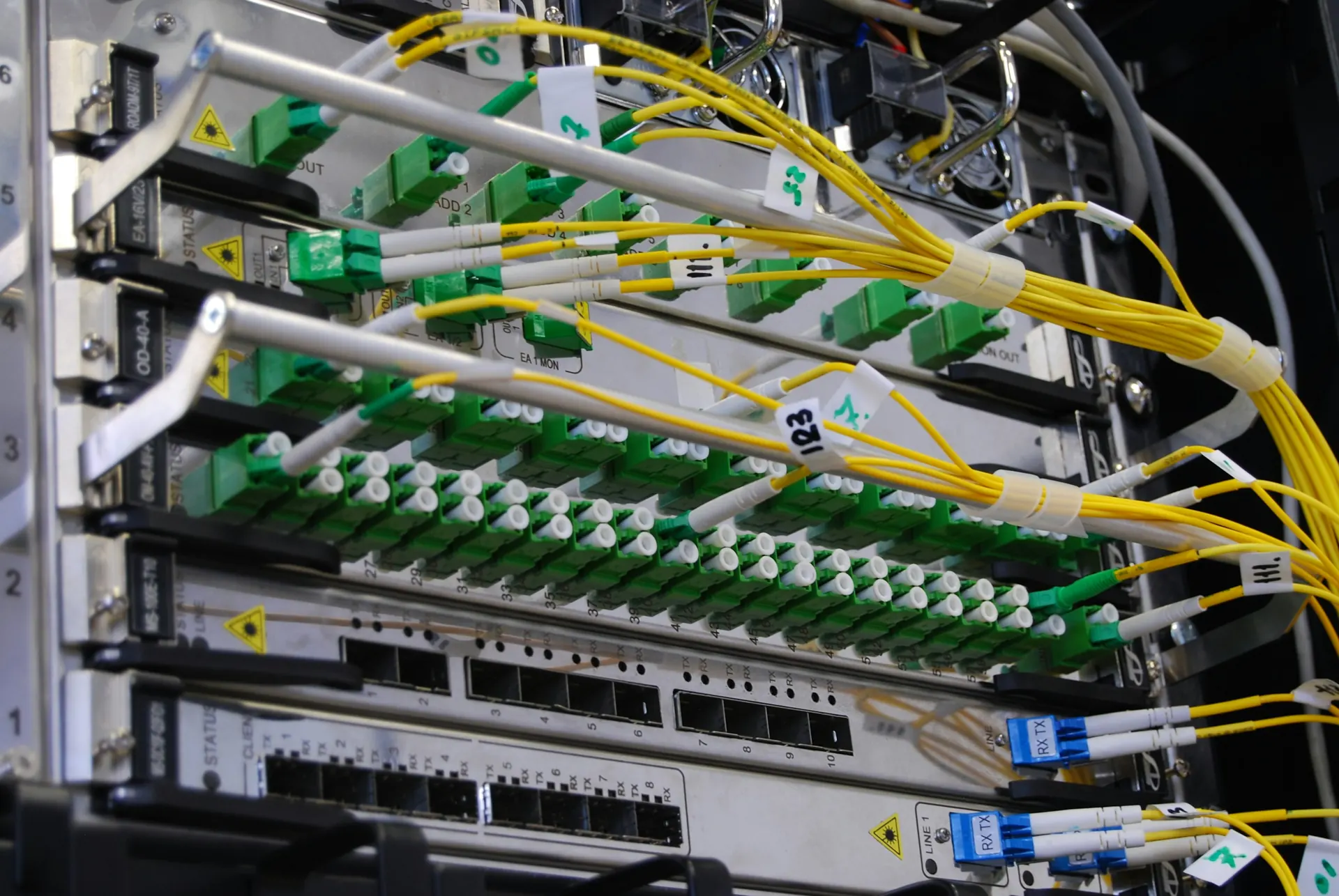 Fibre-optic patch cables in a network switch
